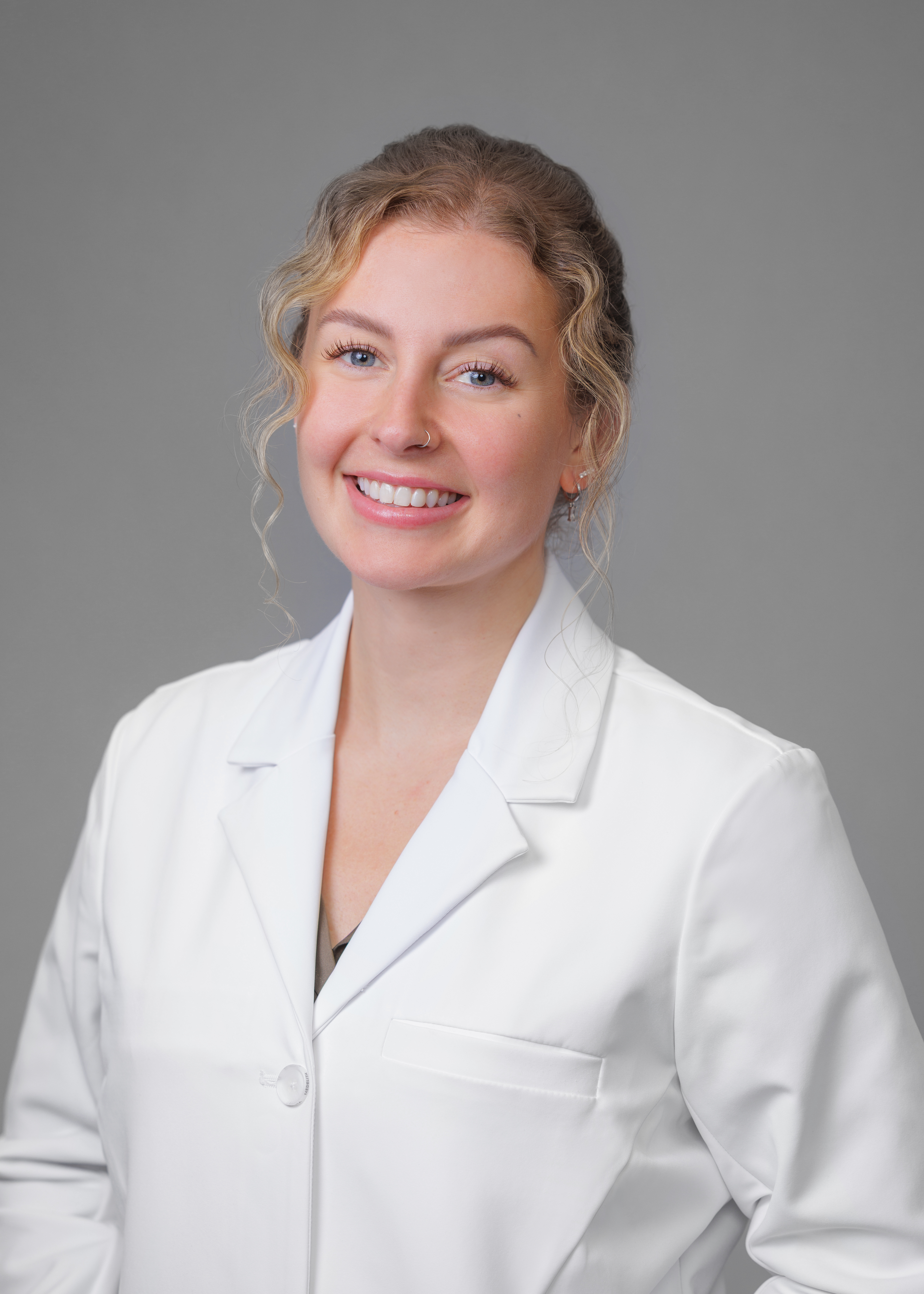 Claire Steininger headshot